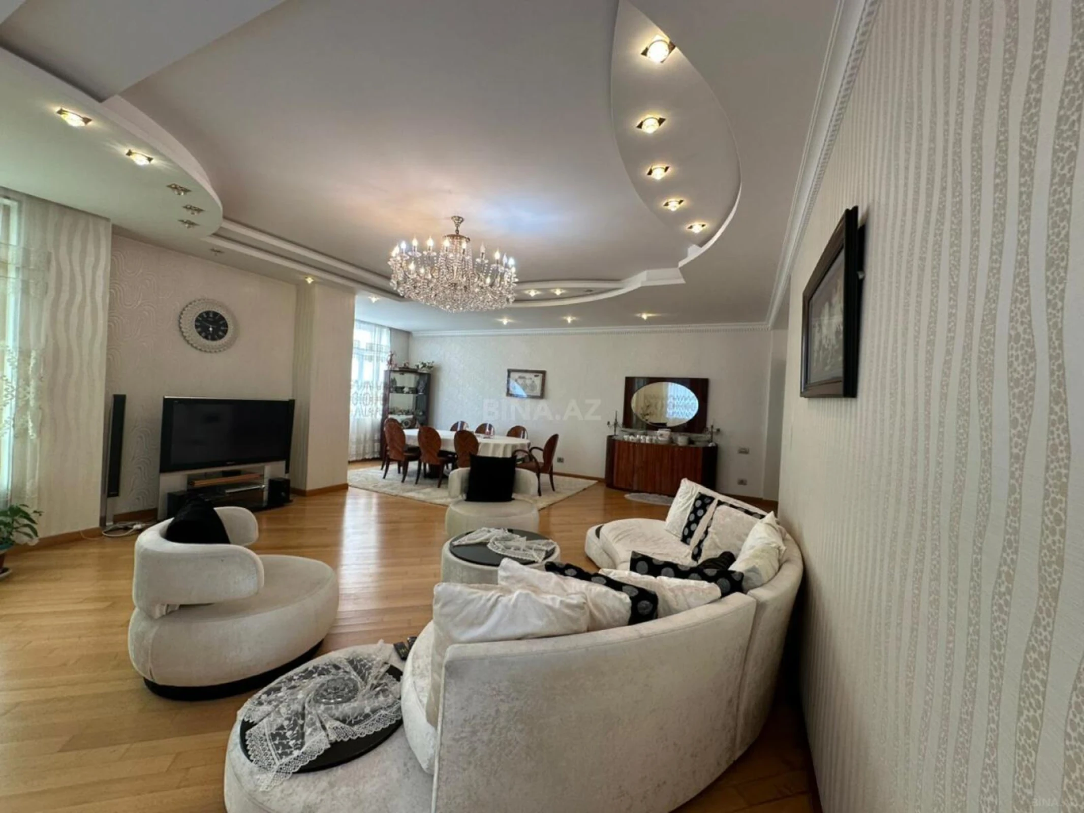 Kirayə verilir 3 otaqlı mənzil 136 m²