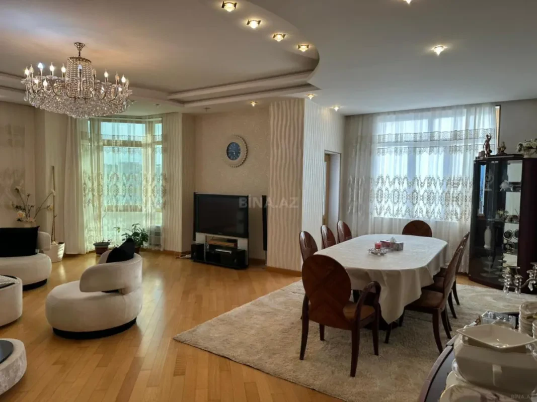 Kirayə verilir 3 otaqlı mənzil 136 m²