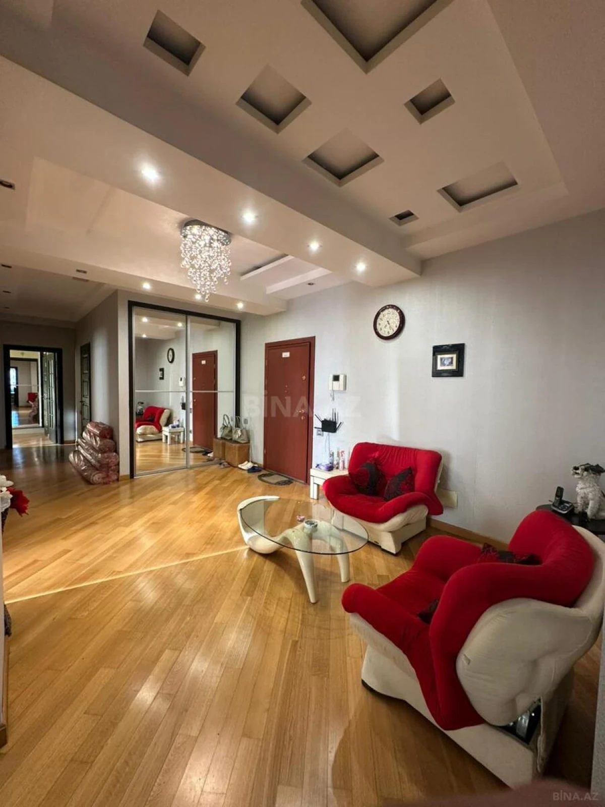 Kirayə verilir 3 otaqlı mənzil 136 m²