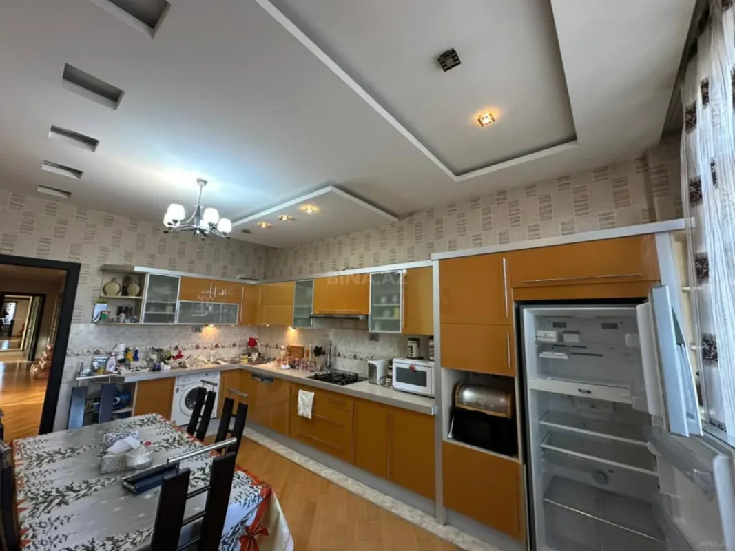 Kirayə verilir 3 otaqlı mənzil 136 m²