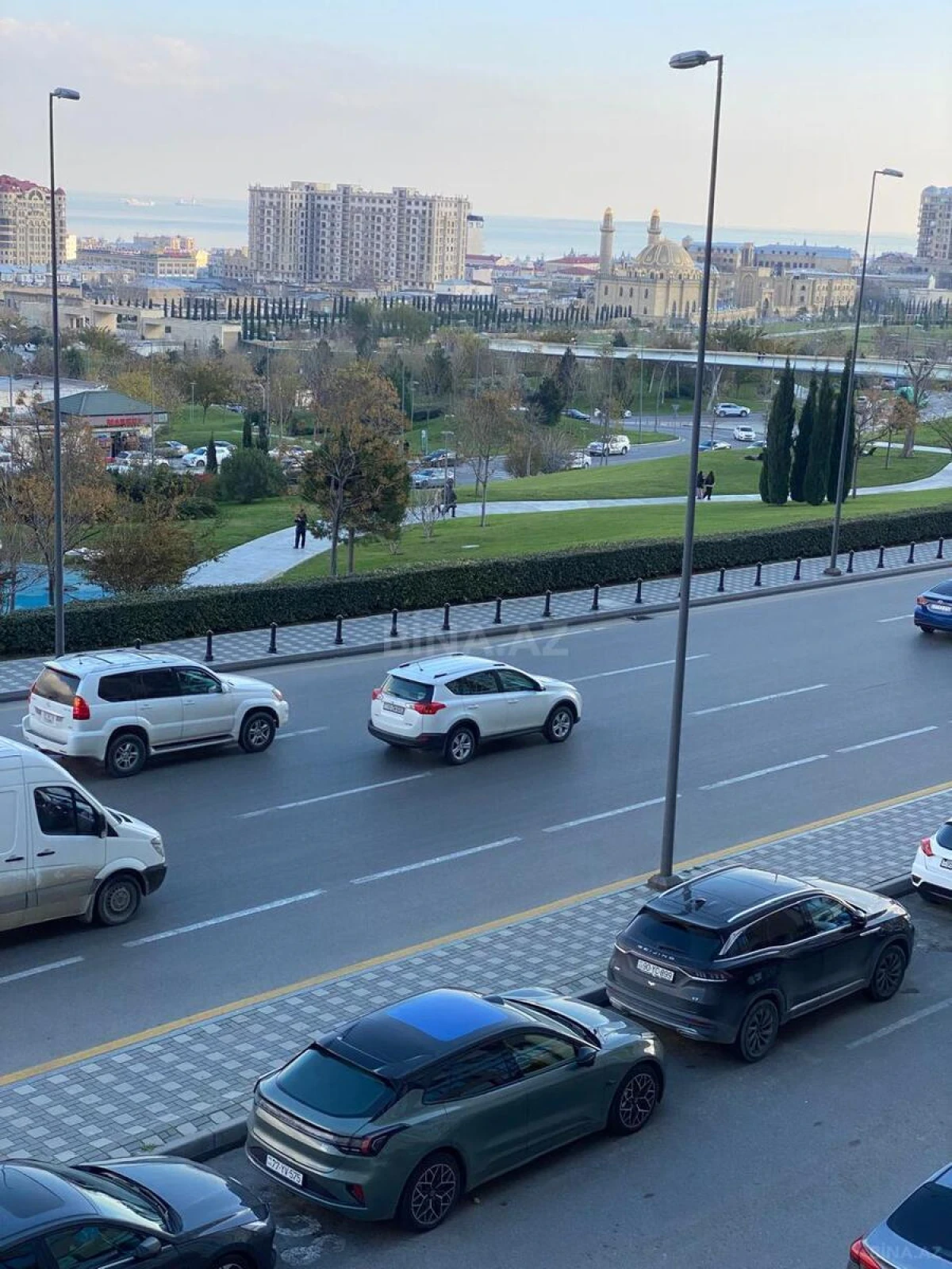 Satılır 4 otaqlı mənzil 160 m²