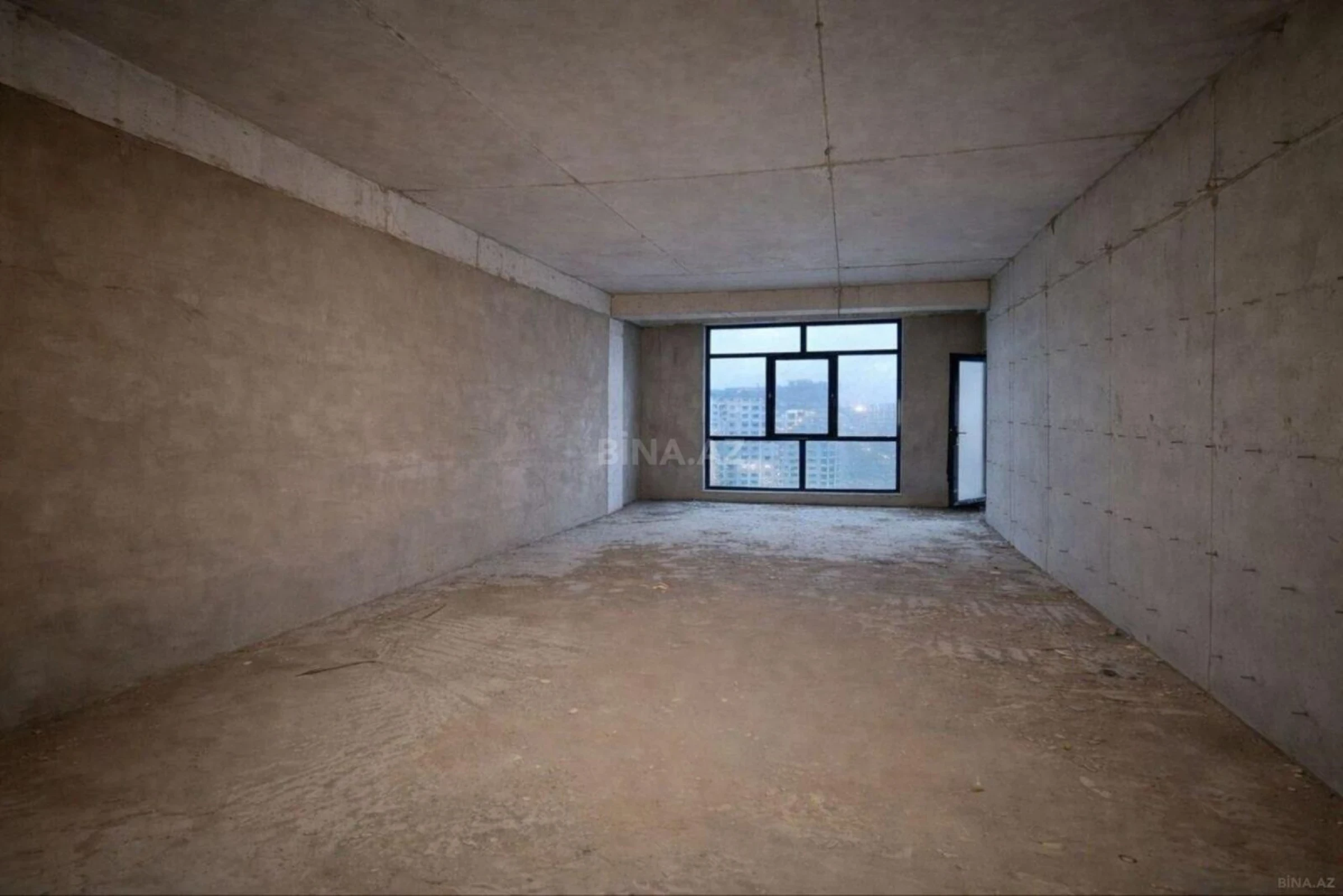 Satılır 4 otaqlı mənzil 164 m²