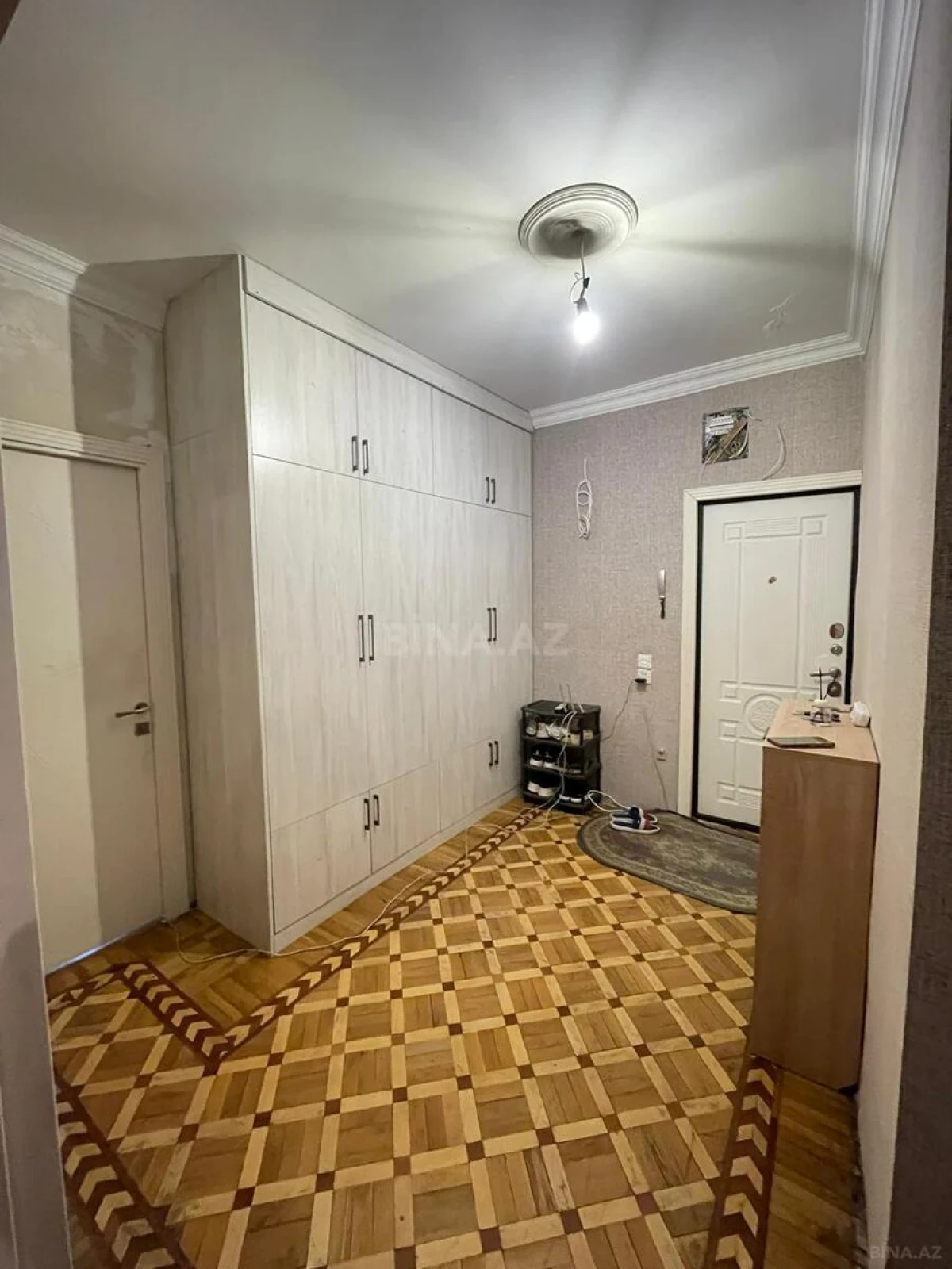 Satılır 5 otaqlı mənzil 125 m²