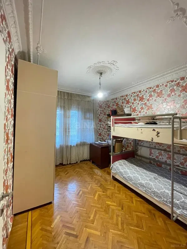 Satılır 5 otaqlı mənzil 125 m²