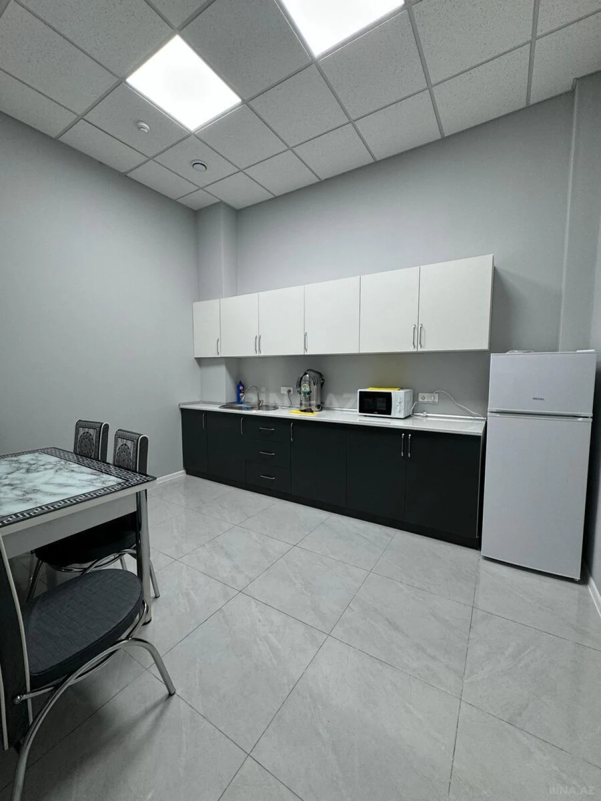 Kirayə verilir 3 otaqlı ofis 65 m²