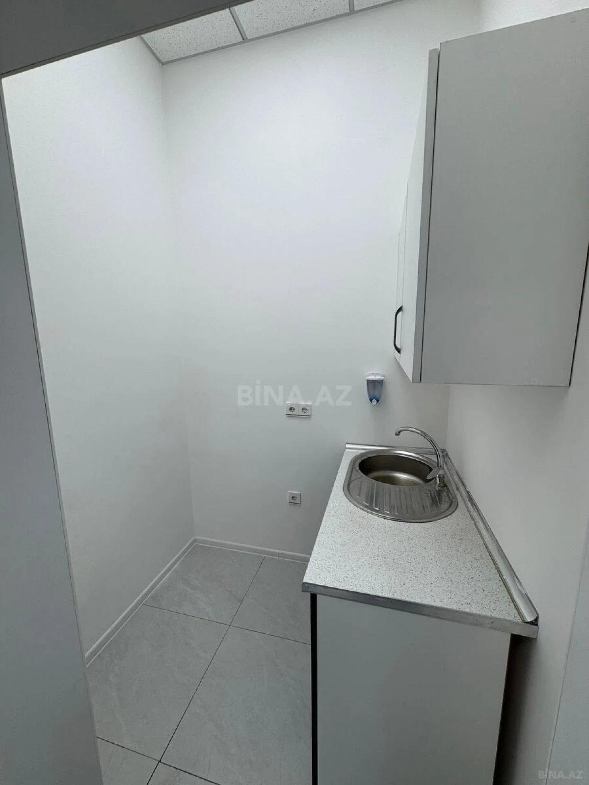 Kirayə verilir 3 otaqlı ofis 65 m²