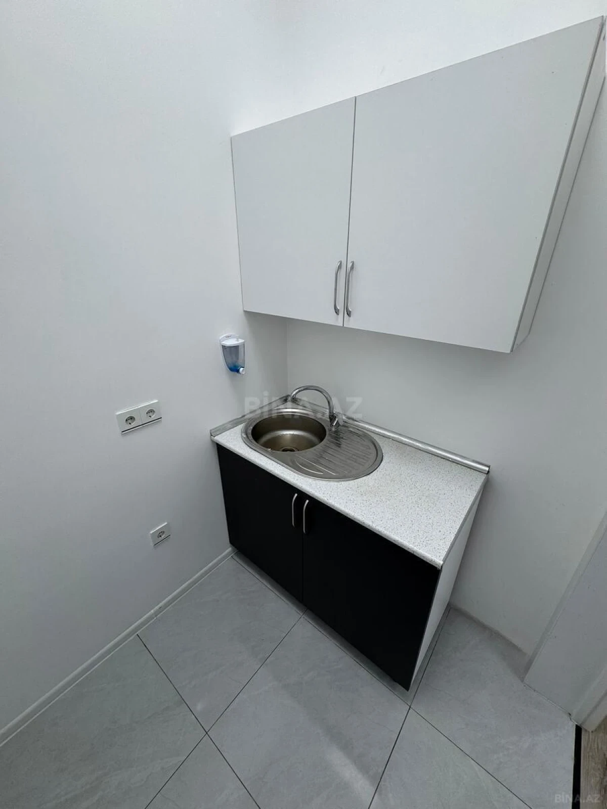 Kirayə verilir 3 otaqlı ofis 65 m²