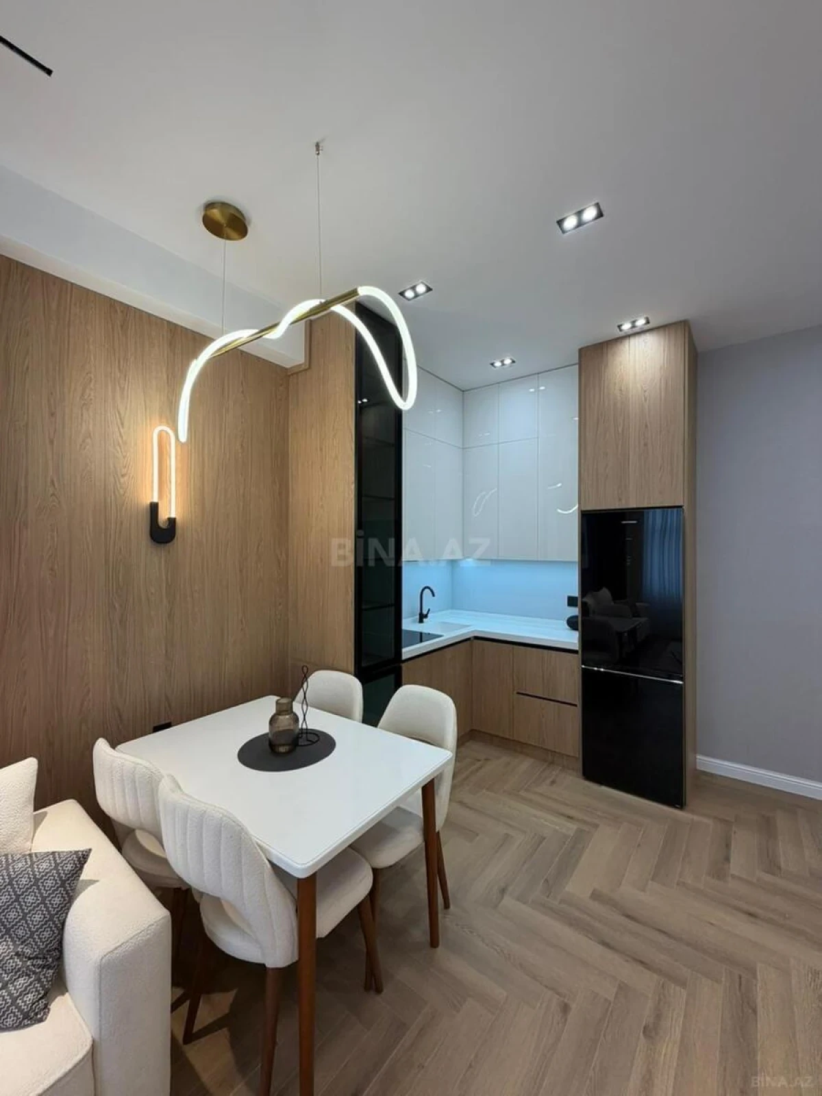 Satılır 2 otaqlı mənzil 65 m²