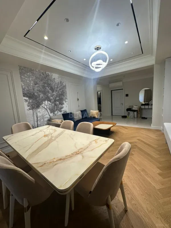 Kirayə verilir 3 otaqlı mənzil 130 m²