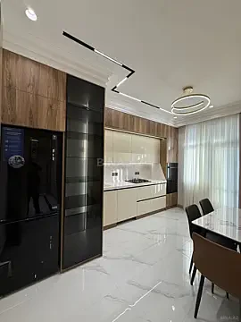 Satılır 2 otaqlı mənzil 83 m²