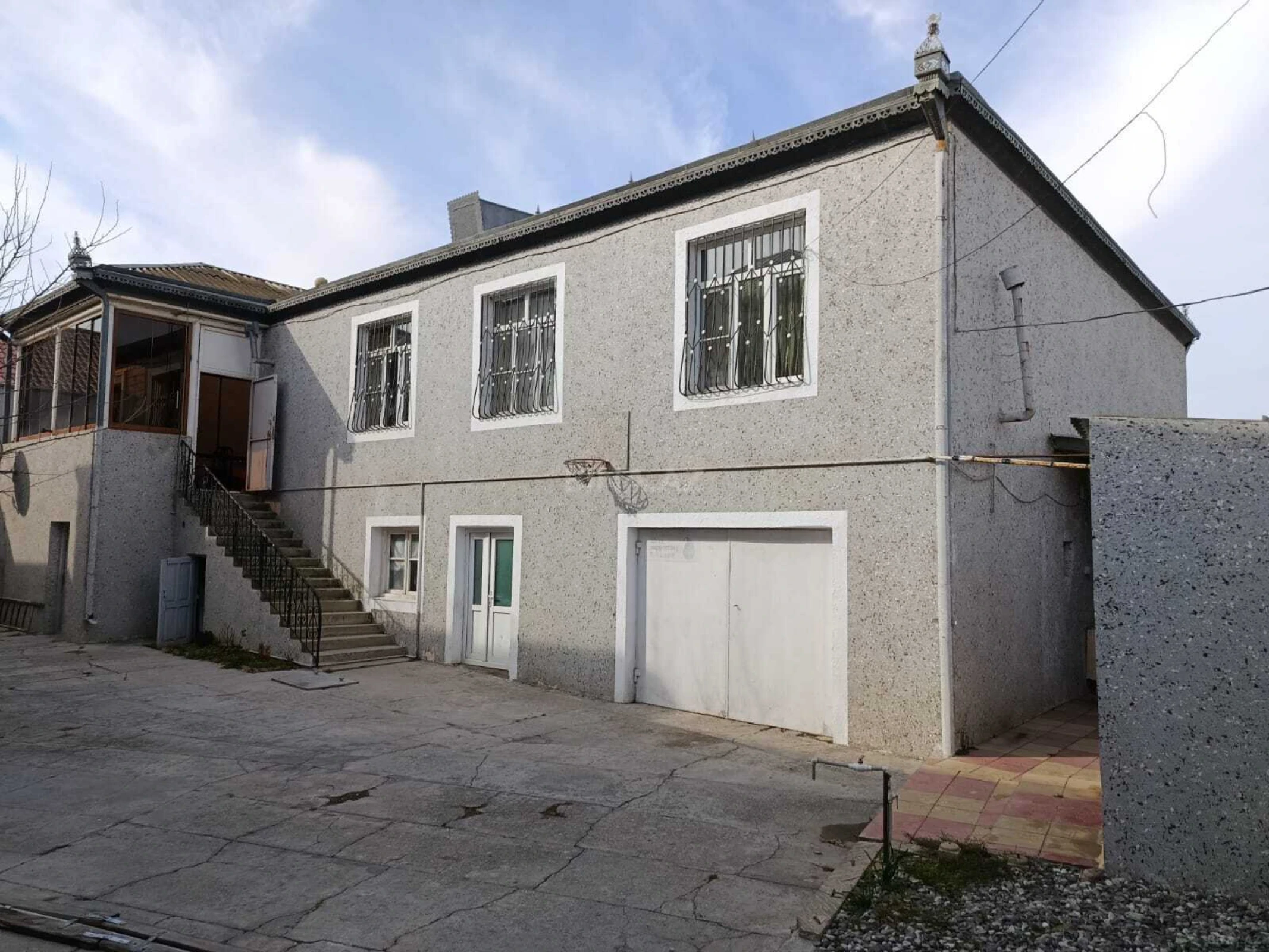 Satılır 5 otaqlı həyət evi 200 m²