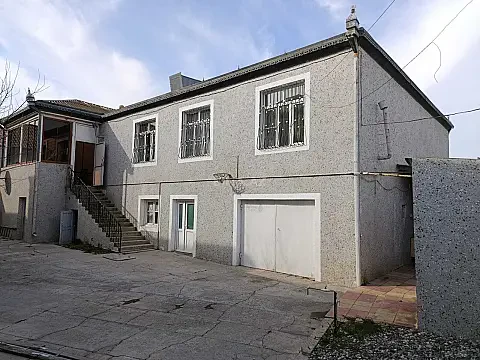 Satılır 5 otaqlı həyət evi 200 m²