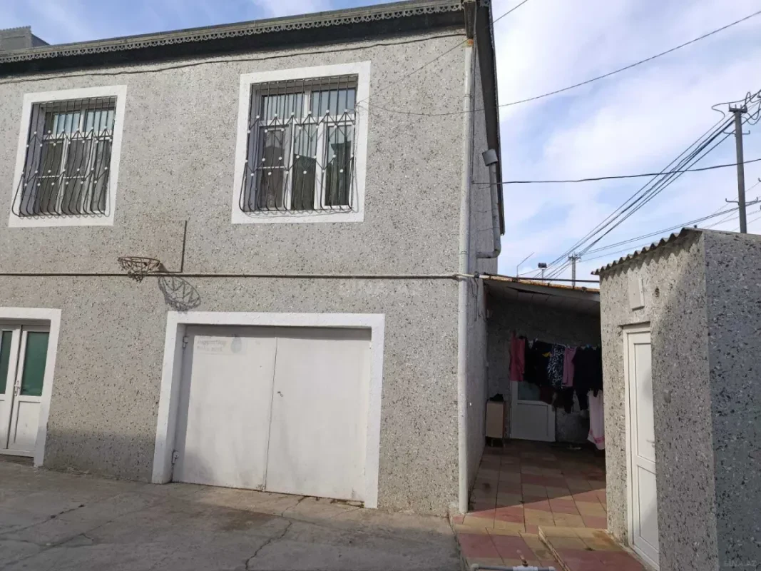 Satılır 5 otaqlı həyət evi 200 m²
