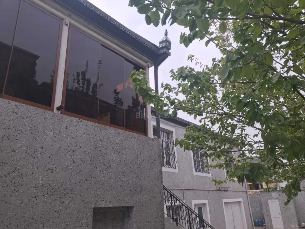 Satılır 5 otaqlı həyət evi 200 m²