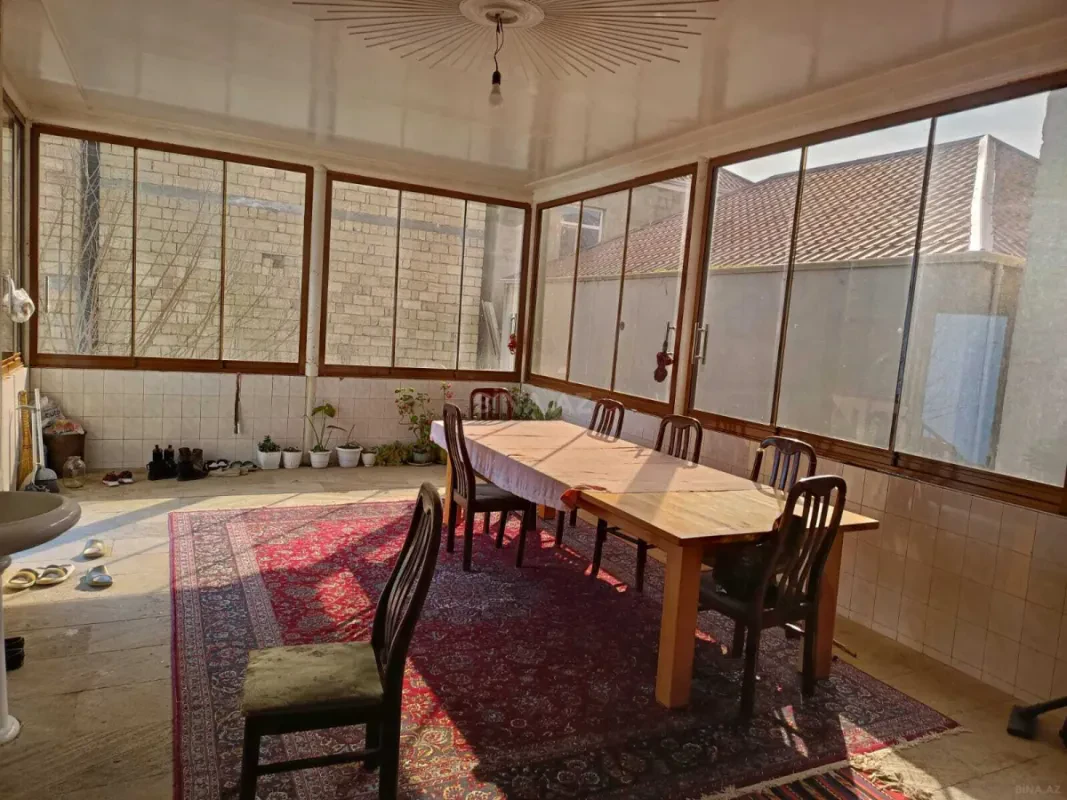 Satılır 5 otaqlı həyət evi 200 m²