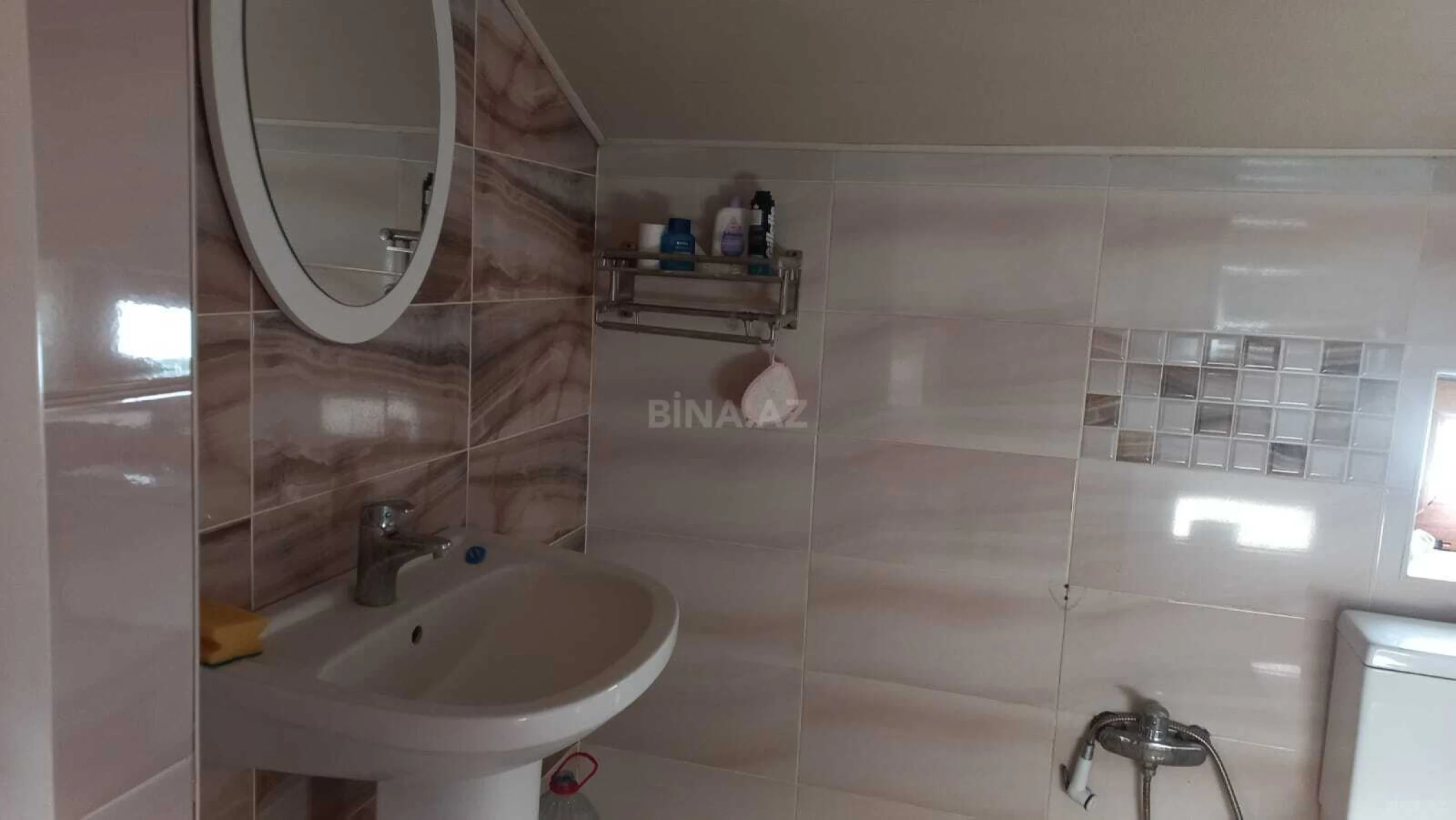 Satılır 6 otaqlı həyət evi 338 m²