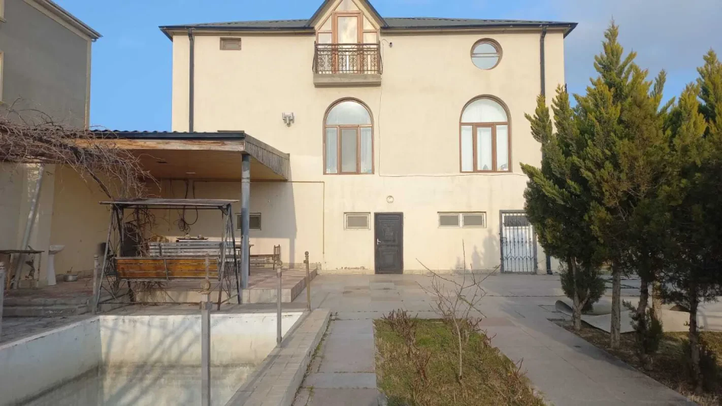 Satılır 6 otaqlı həyət evi 338 m²