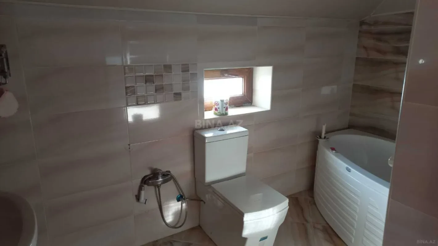 Satılır 6 otaqlı həyət evi 338 m²