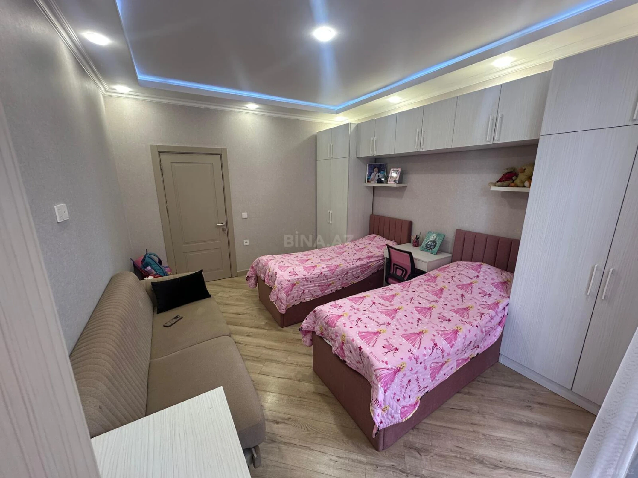 Kirayə verilir 2 otaqlı mənzil 90 m²