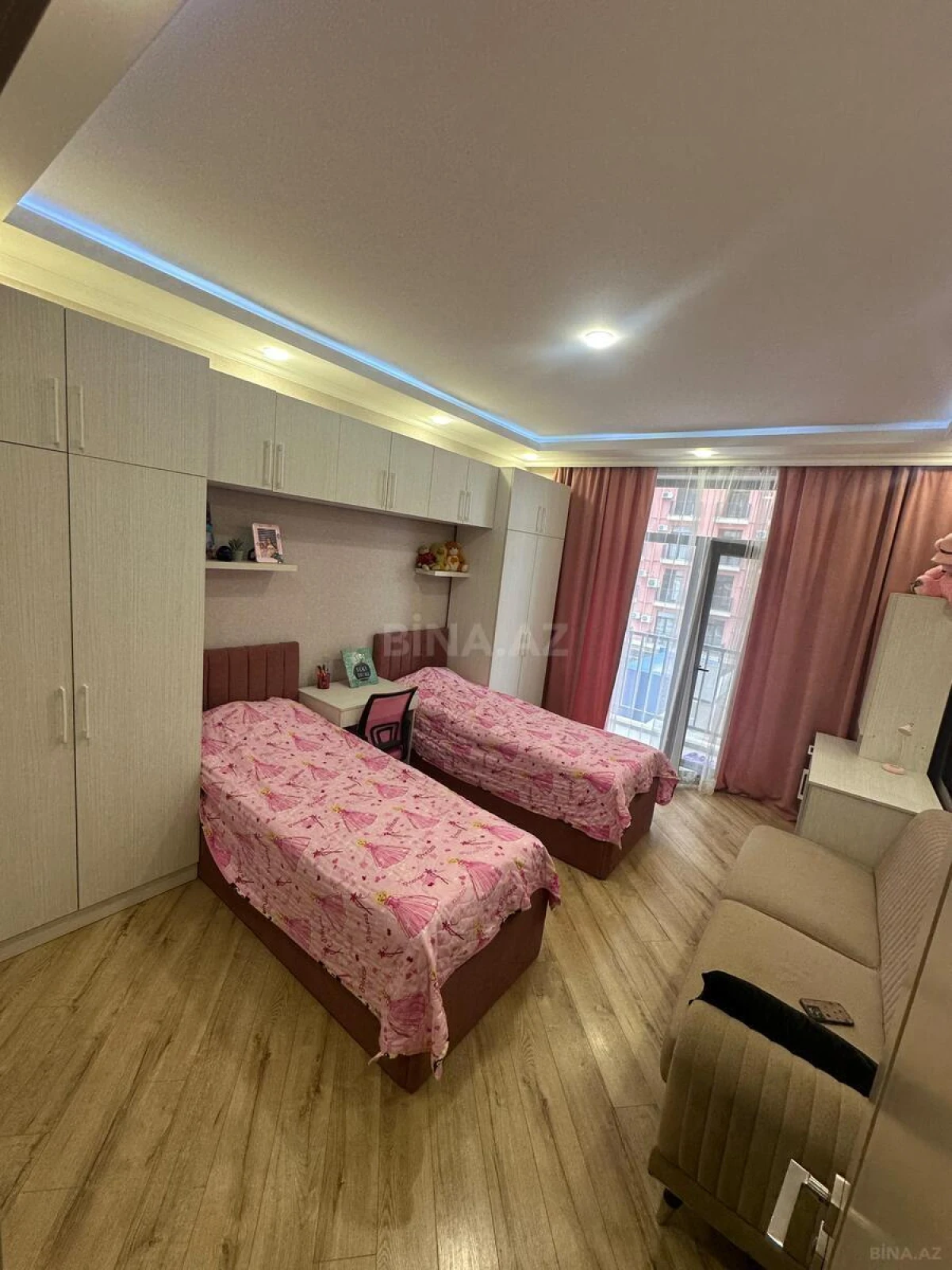 Kirayə verilir 2 otaqlı mənzil 90 m²