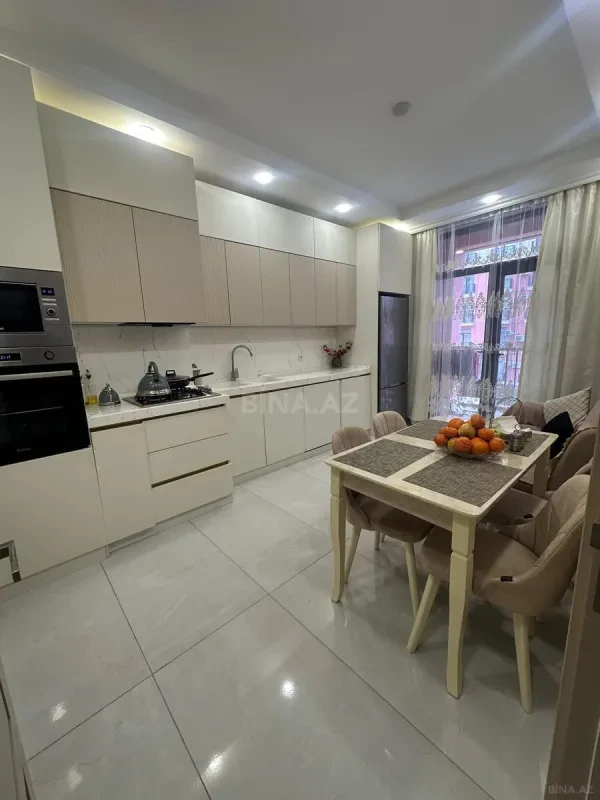 Kirayə verilir 2 otaqlı mənzil 90 m²