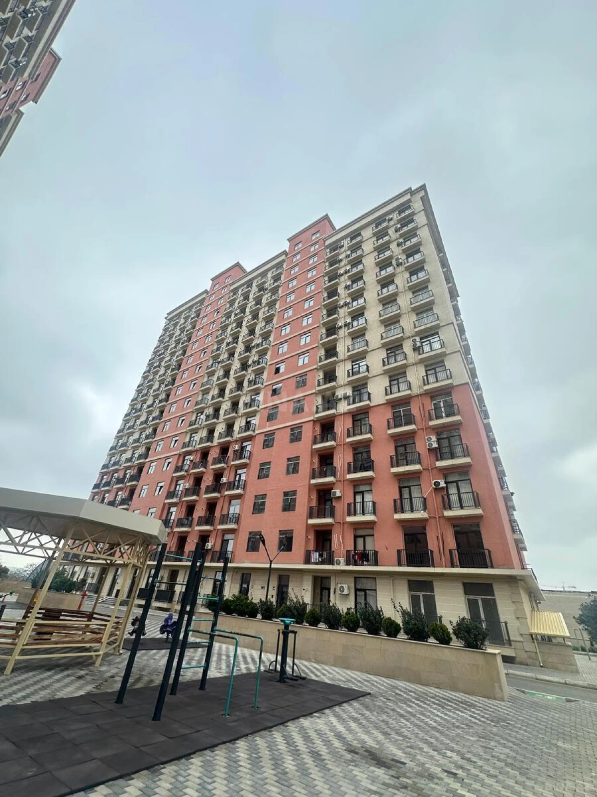 Kirayə verilir 2 otaqlı mənzil 90 m²