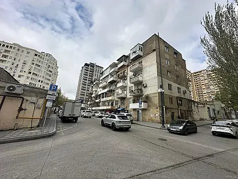 Satılır 4 otaqlı mənzil 110 m² — Bakı, Nizami 4 otaq 110.00 m²