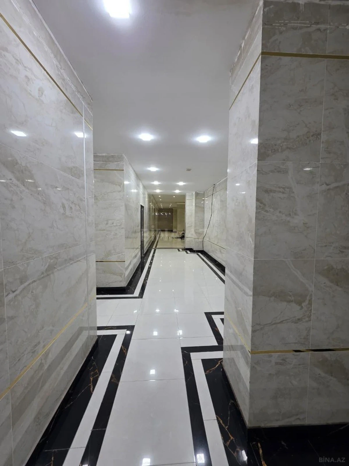 Satılır 2 otaqlı mənzil 100 m²