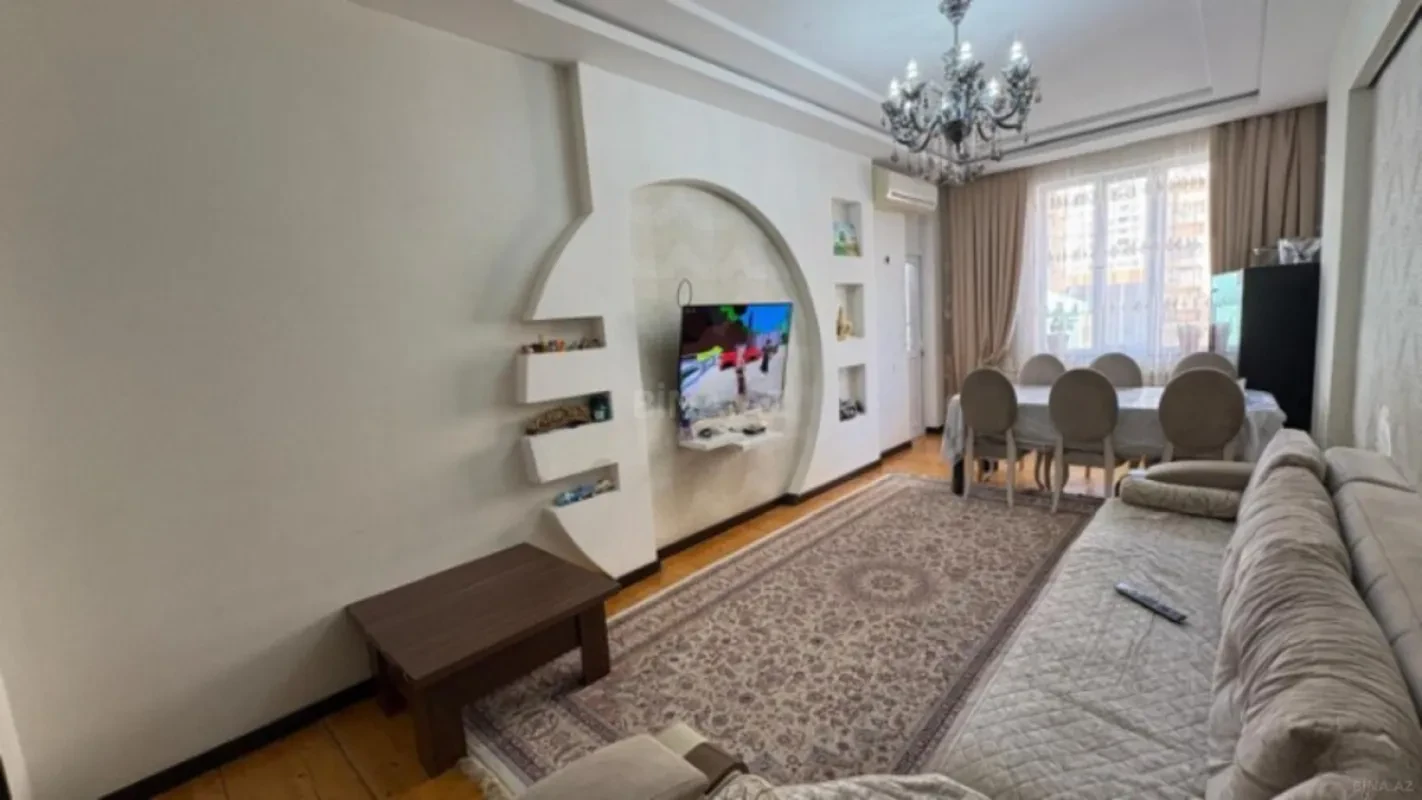 Satılır 4 otaqlı mənzil 135 m²