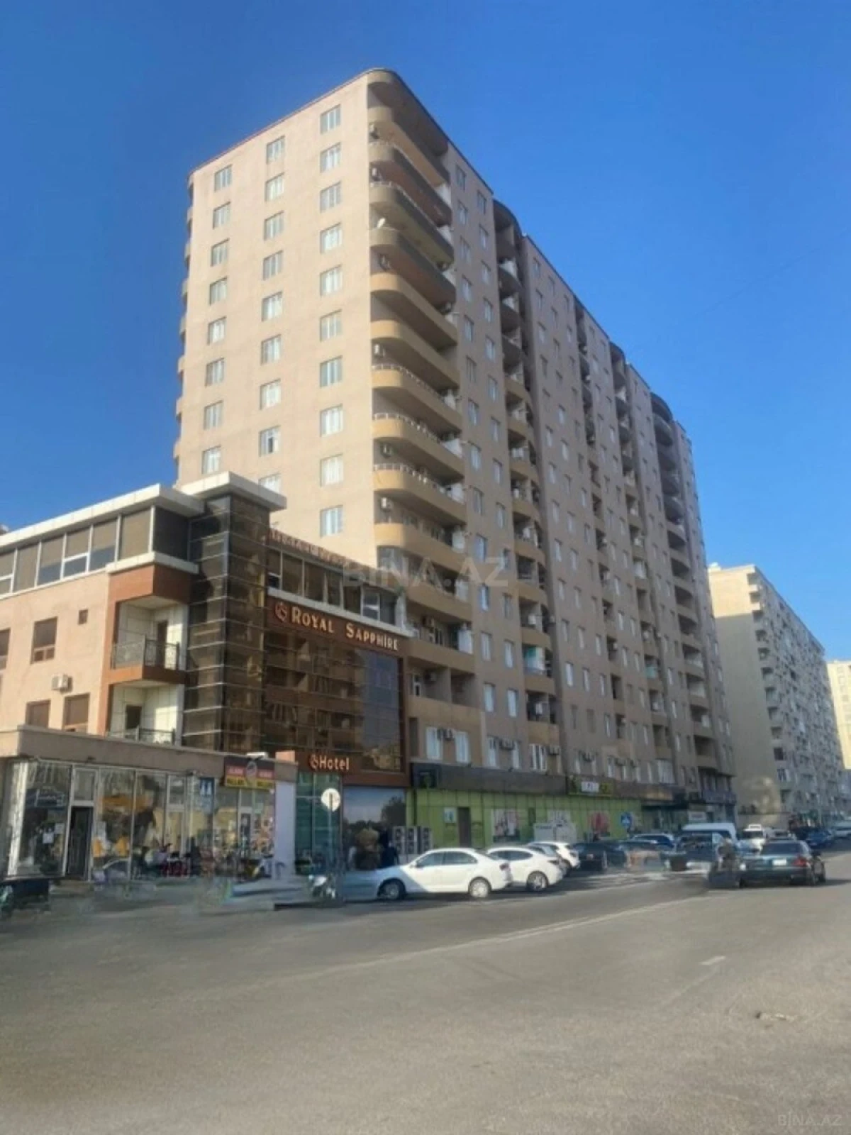 Satılır 4 otaqlı mənzil 135 m²