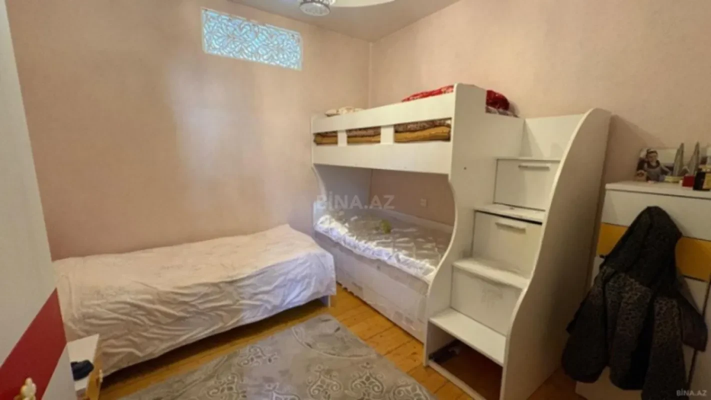 Satılır 4 otaqlı mənzil 135 m²