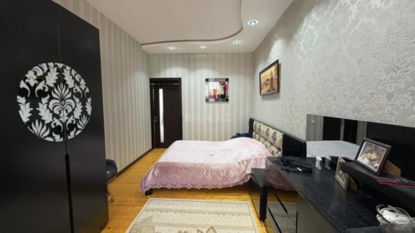 Satılır 4 otaqlı mənzil 135 m²