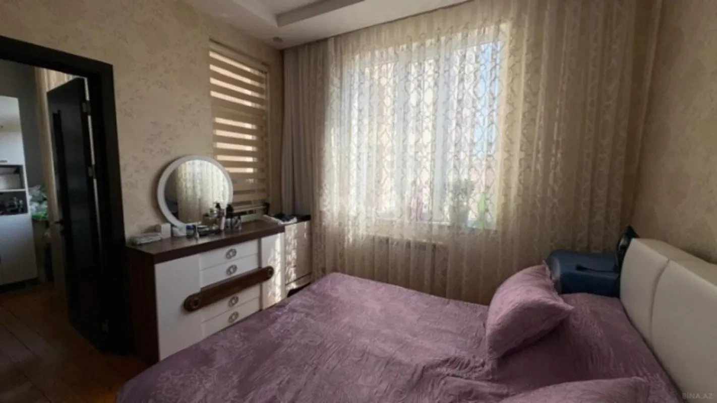 Satılır 4 otaqlı mənzil 135 m²