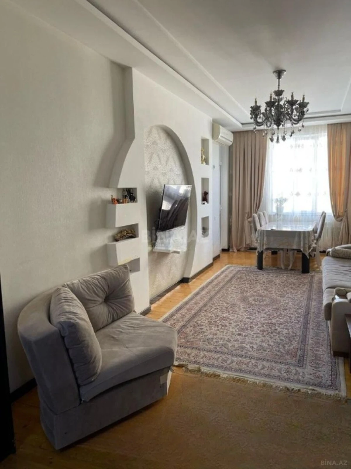 Satılır 4 otaqlı mənzil 135 m²