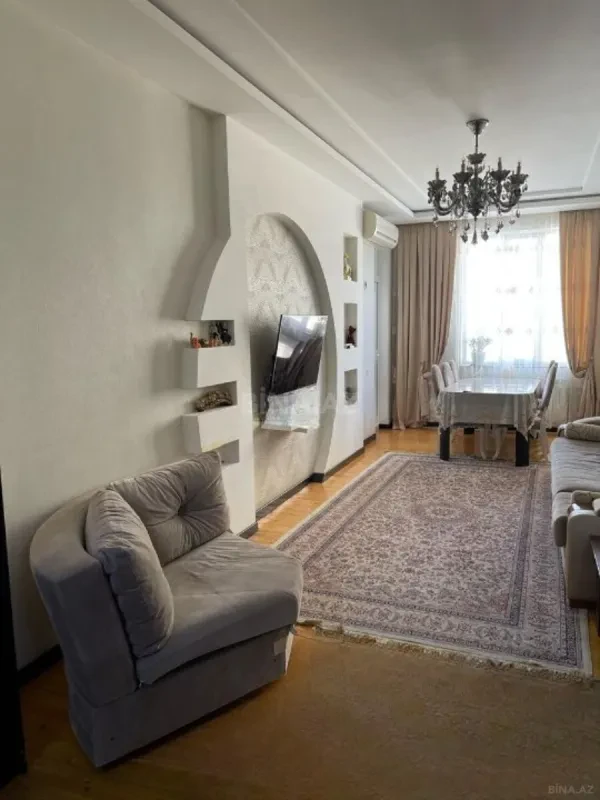 Satılır 4 otaqlı mənzil 135 m²
