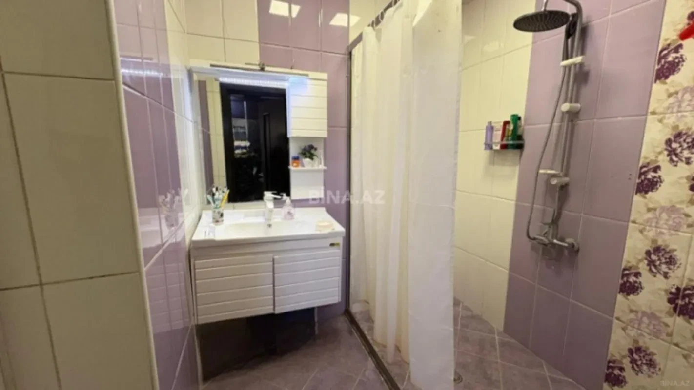 Satılır 4 otaqlı mənzil 135 m²