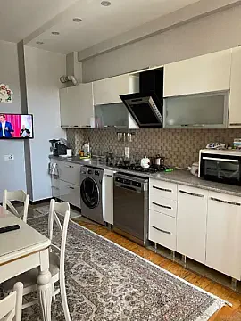 Satılır 4 otaqlı mənzil 135 m²