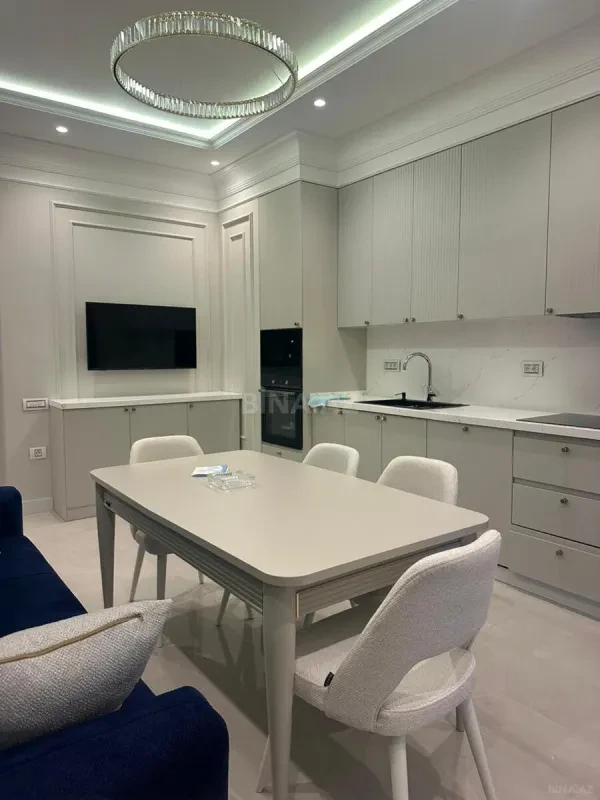 Kirayə verilir 3 otaqlı mənzil 130 m²