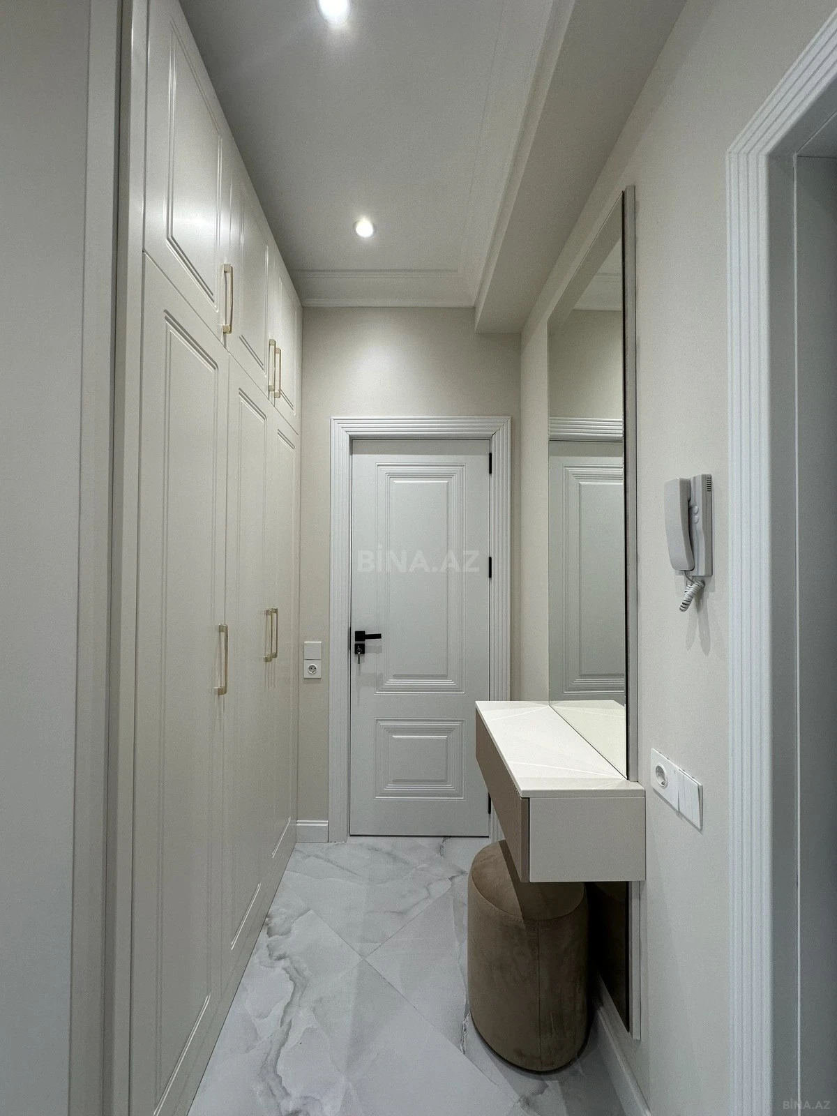 Satılır 2 otaqlı mənzil 77 m²