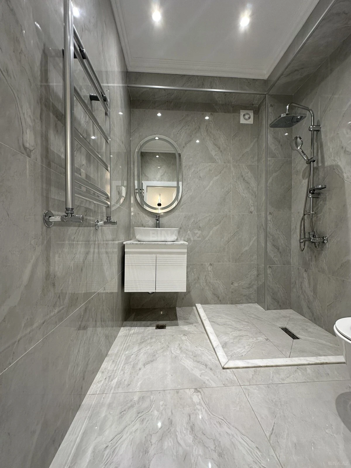 Satılır 2 otaqlı mənzil 77 m²
