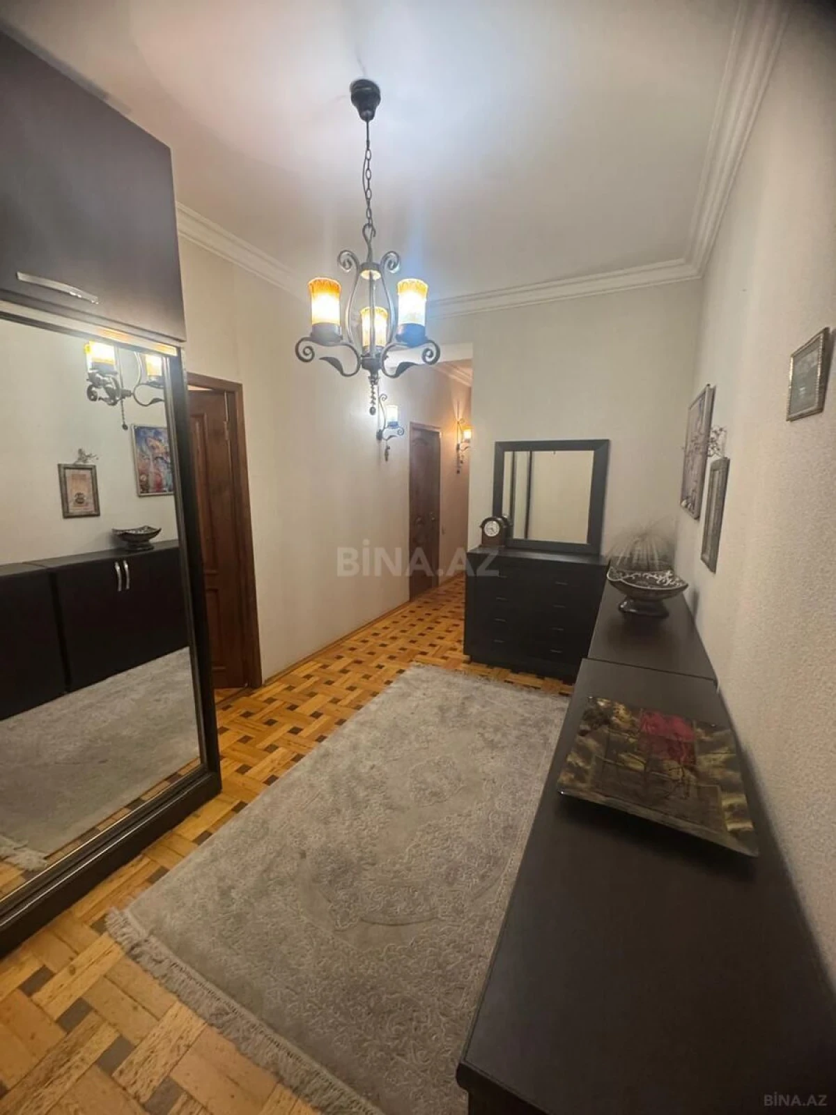 Satılır 4 otaqlı mənzil 120 m²