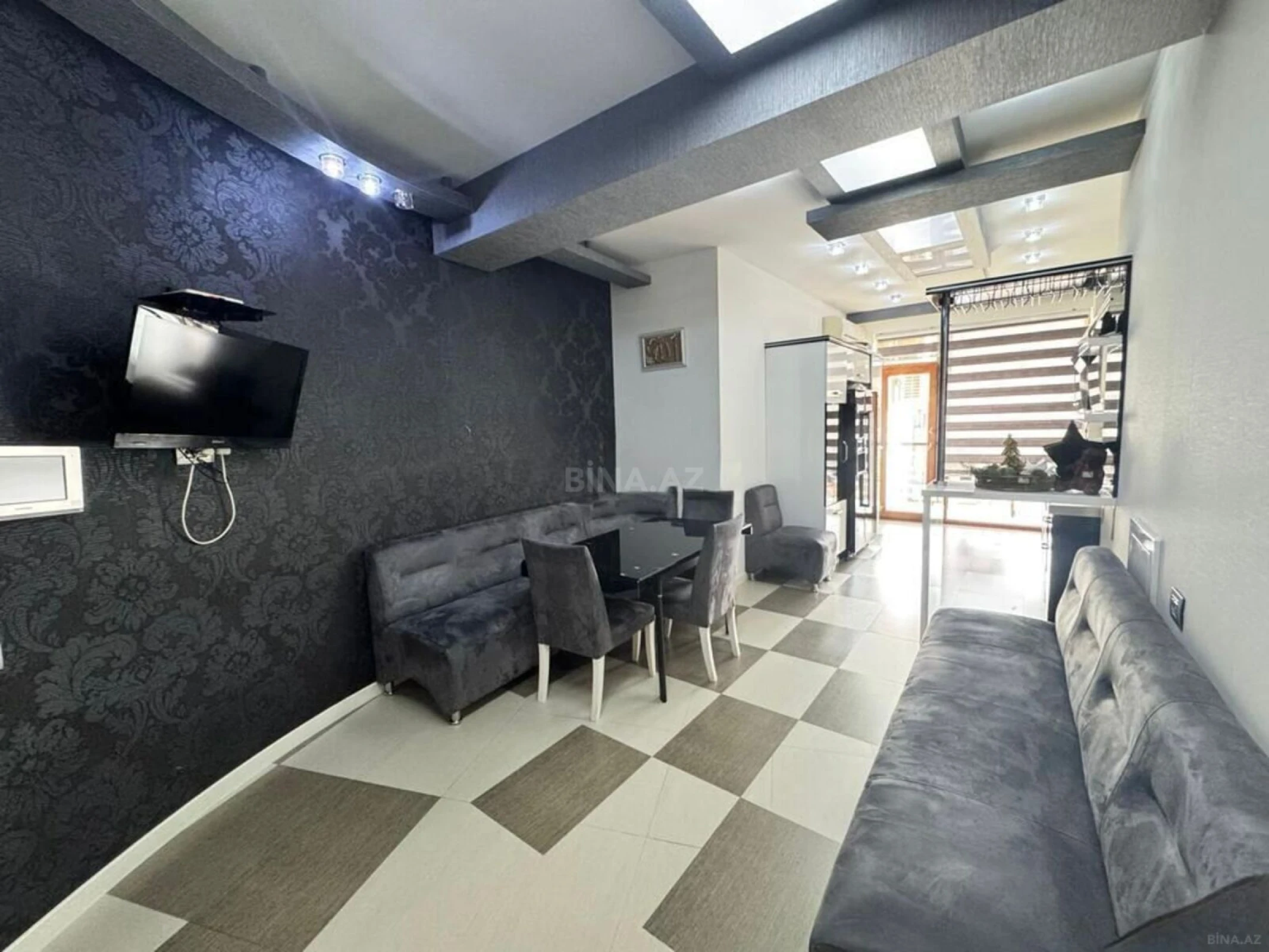 Kirayə verilir 4 otaqlı mənzil 210 m²