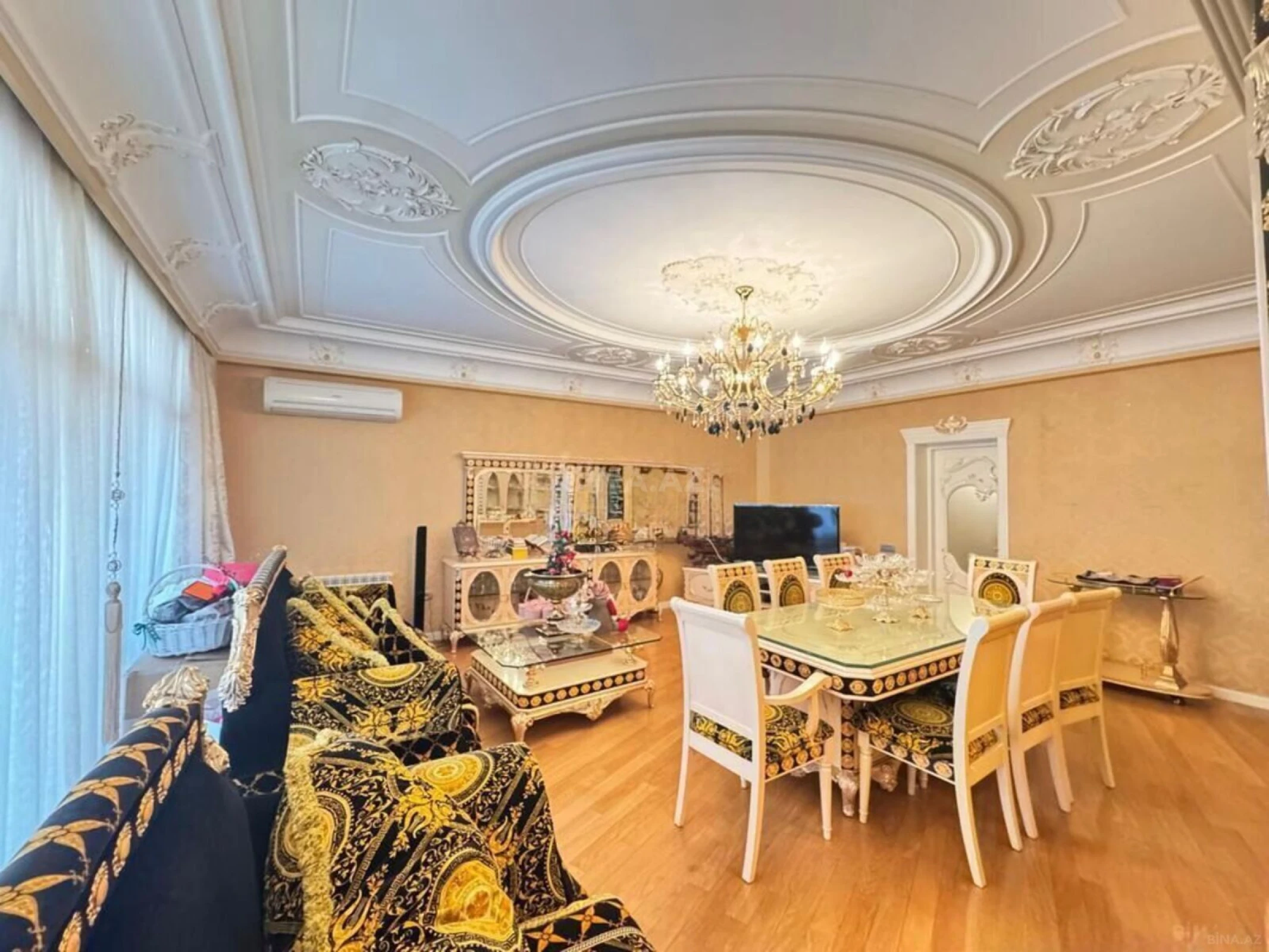 Kirayə verilir 4 otaqlı mənzil 210 m²