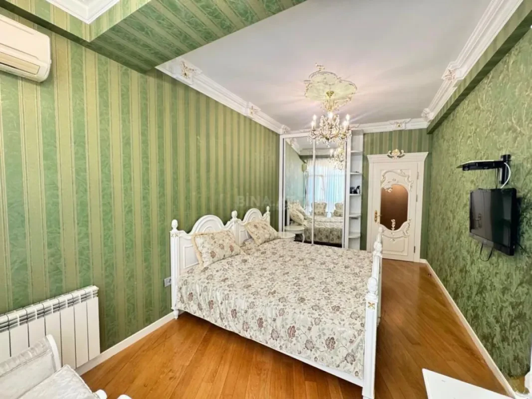 Kirayə verilir 4 otaqlı mənzil 210 m²