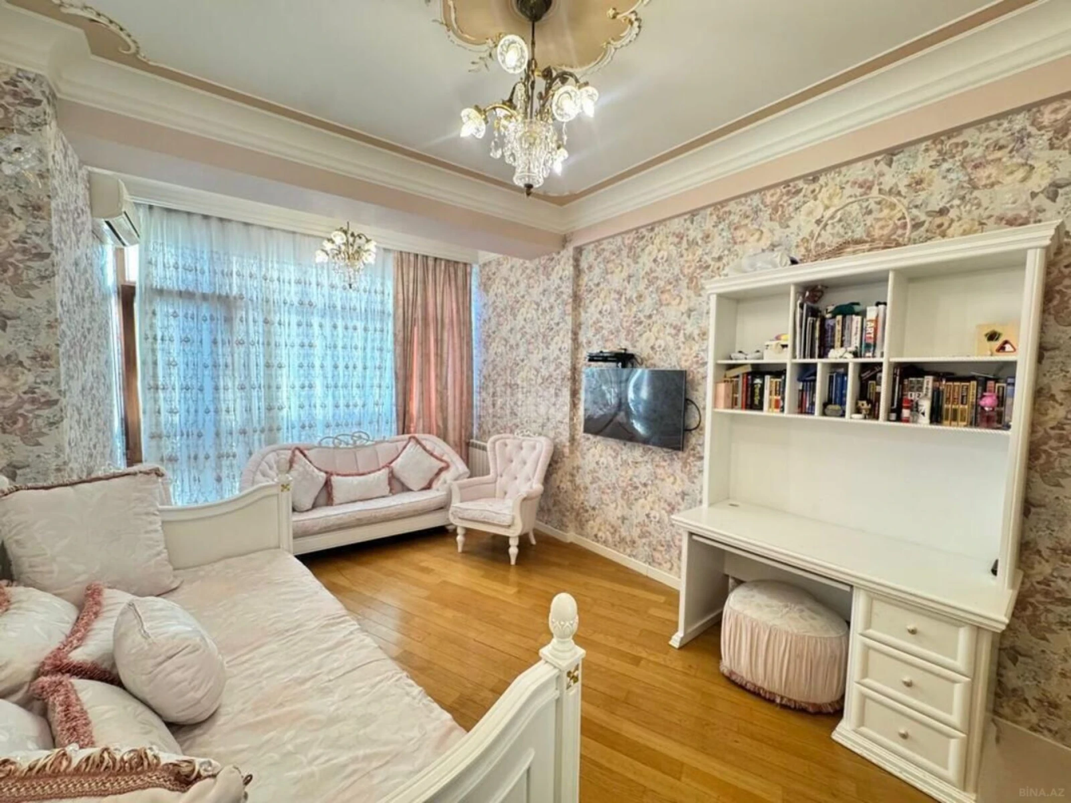 Kirayə verilir 4 otaqlı mənzil 210 m²