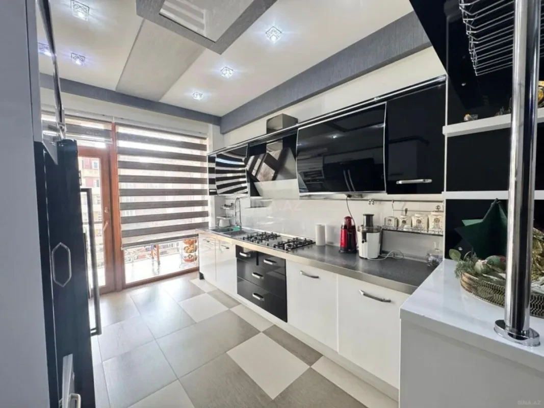 Kirayə verilir 4 otaqlı mənzil 210 m²