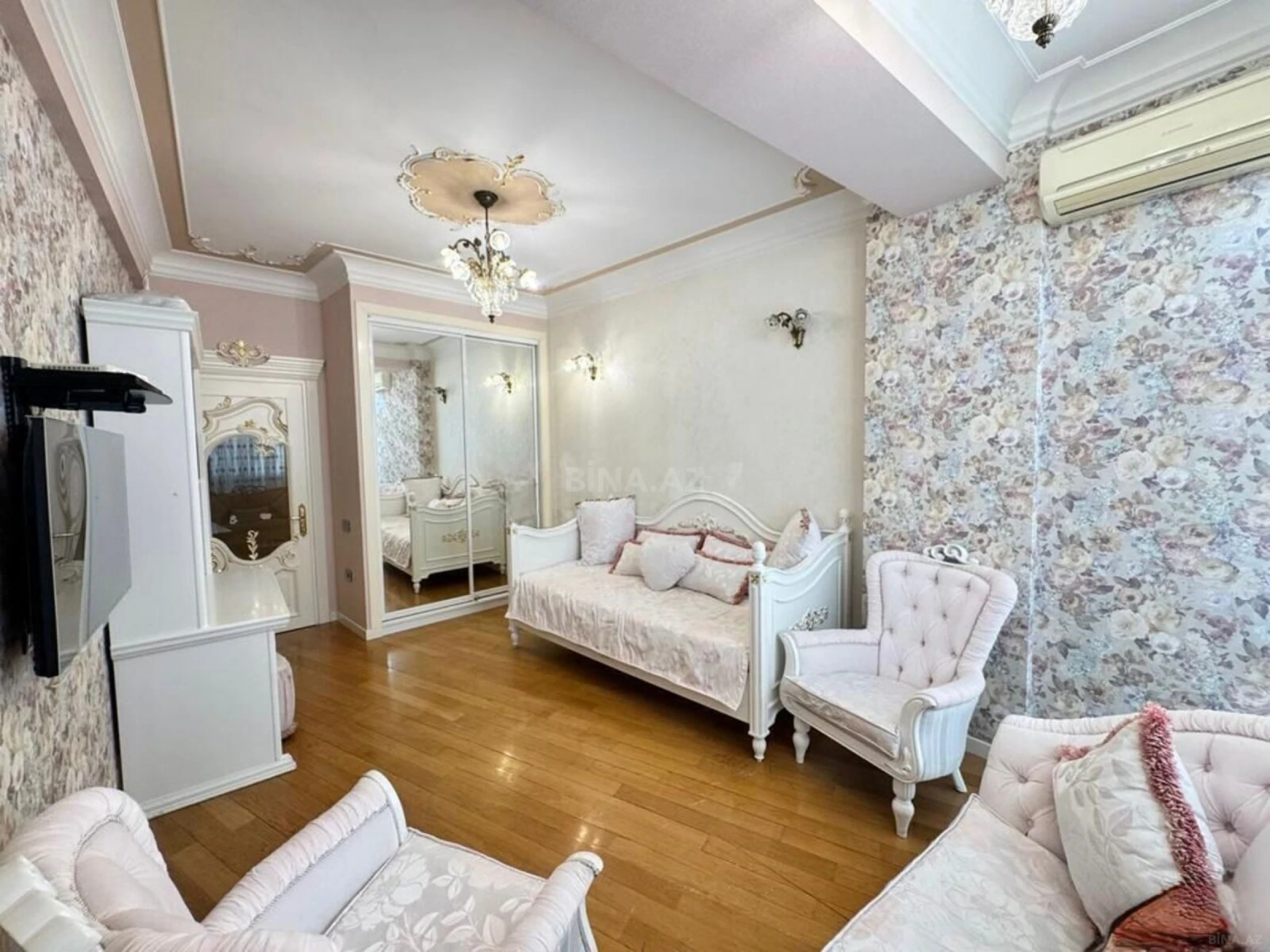 Kirayə verilir 4 otaqlı mənzil 210 m²
