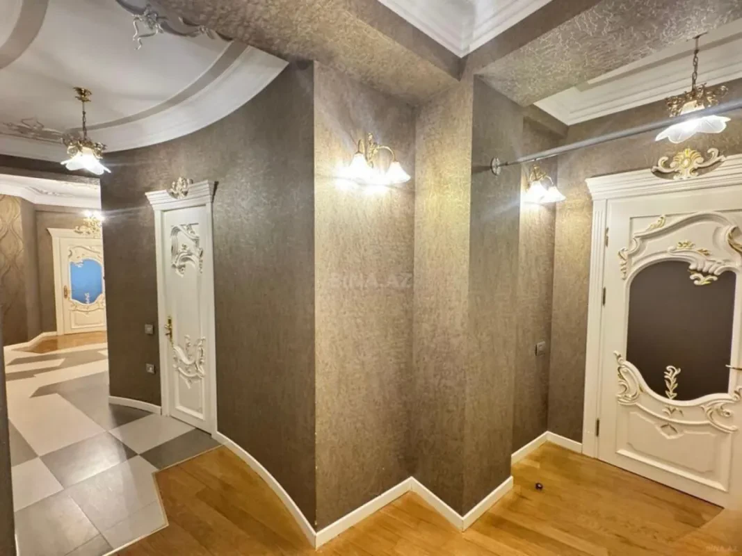 Kirayə verilir 4 otaqlı mənzil 210 m²