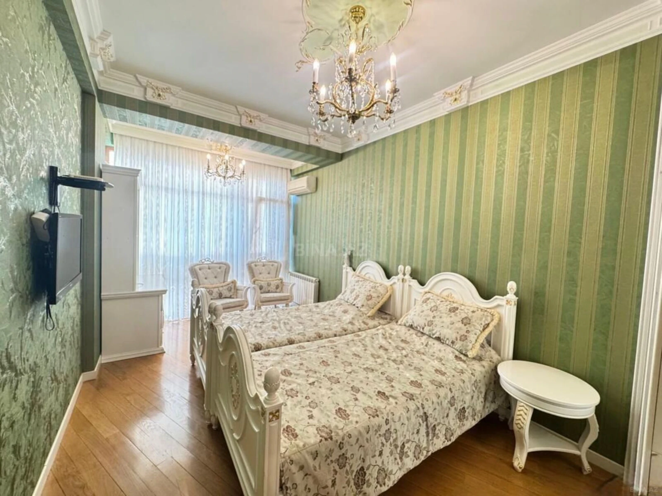 Kirayə verilir 4 otaqlı mənzil 210 m²