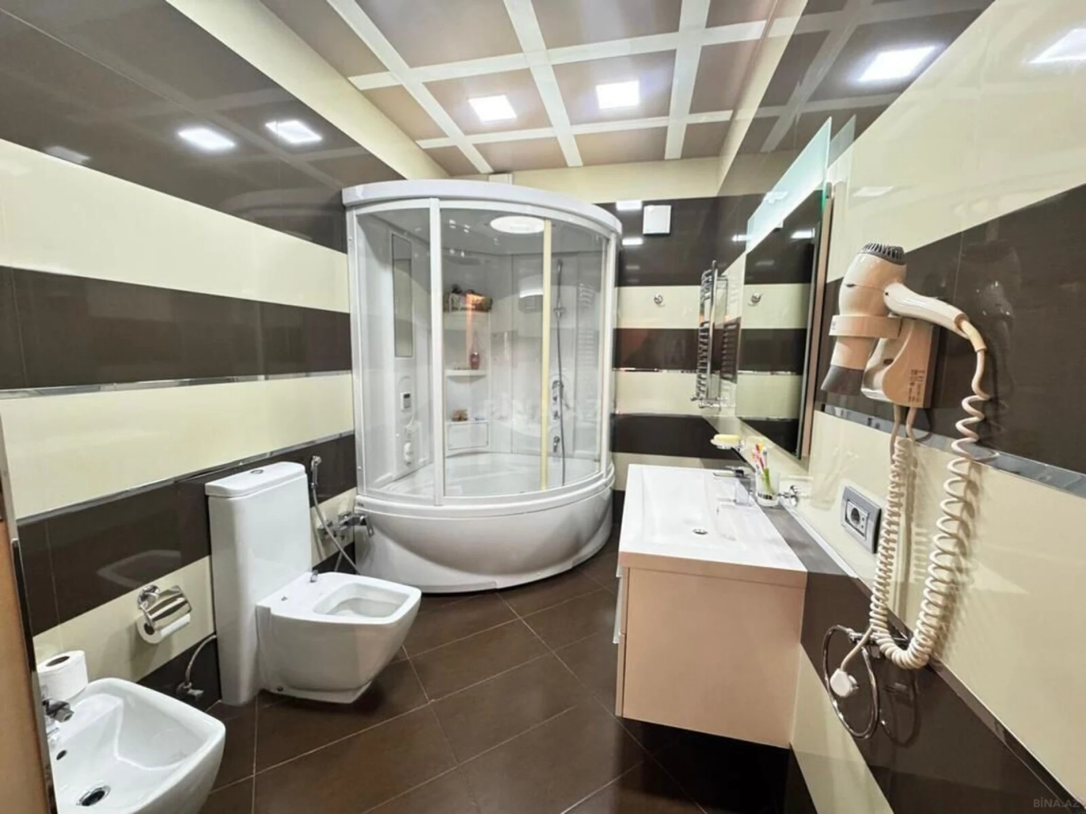 Kirayə verilir 4 otaqlı mənzil 210 m²